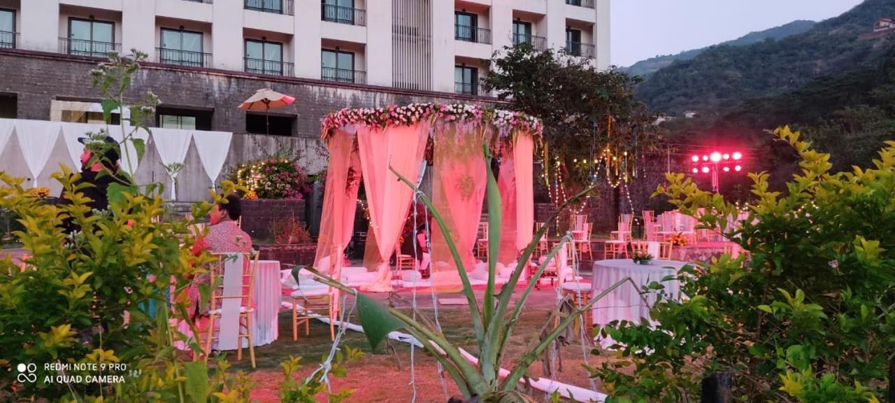 Hotel Celebration Lavasa Zewnętrze zdjęcie