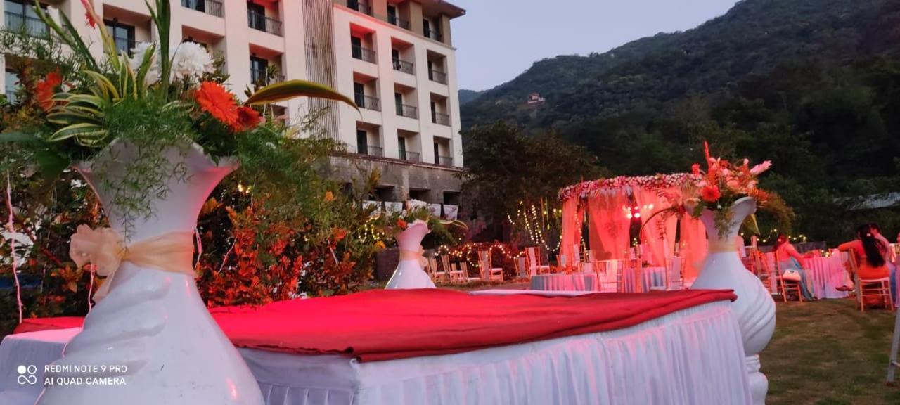 Hotel Celebration Lavasa Zewnętrze zdjęcie